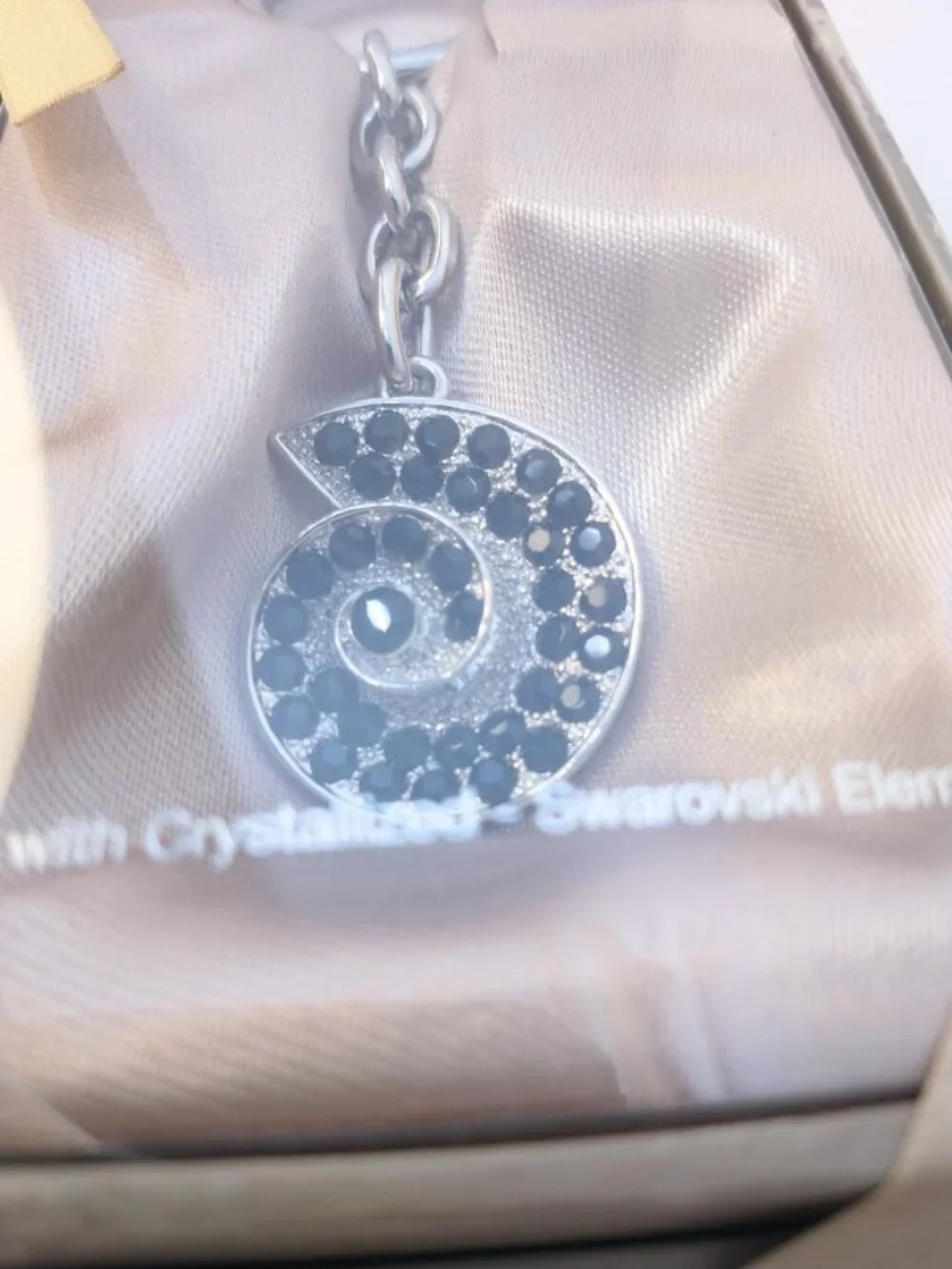 Argento SC Spiral Sea Shell Key Ring Key Chain Black Swarovski Details NEW